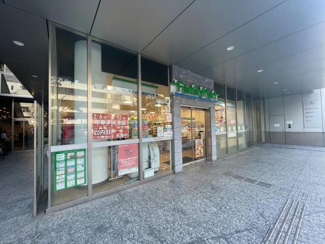 ファミリーマート恵比寿南三丁目店(コンビニ)まで142m※広めの店舗 JP noie 恵比寿西