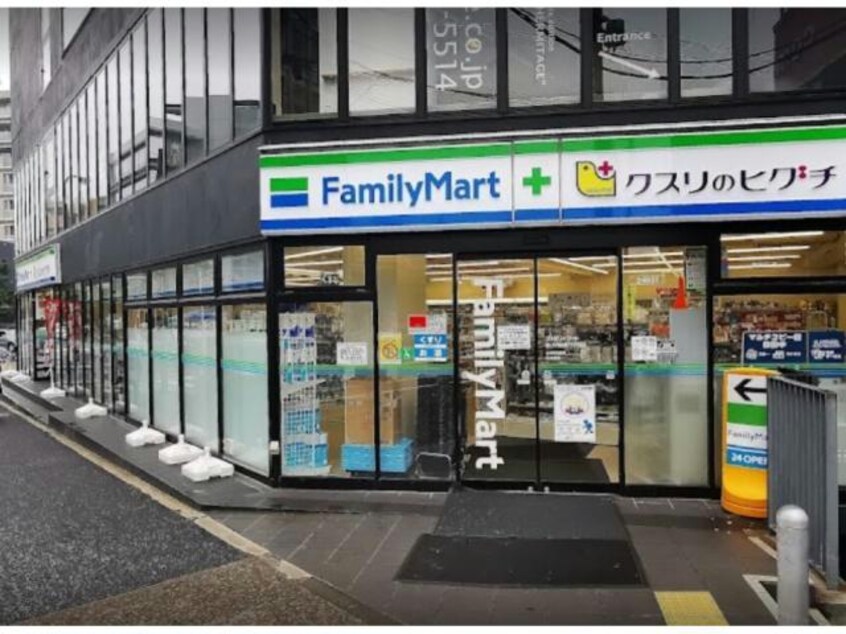 ファミリーマート＋クスリのヒグチ恵比寿アメリカ橋店(ドラッグストア)まで211m※営業時間：24時間 山手線/恵比寿駅 徒歩6分 2階 築26年