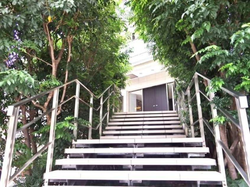 エントランスへの階段 パークハビオ恵比寿