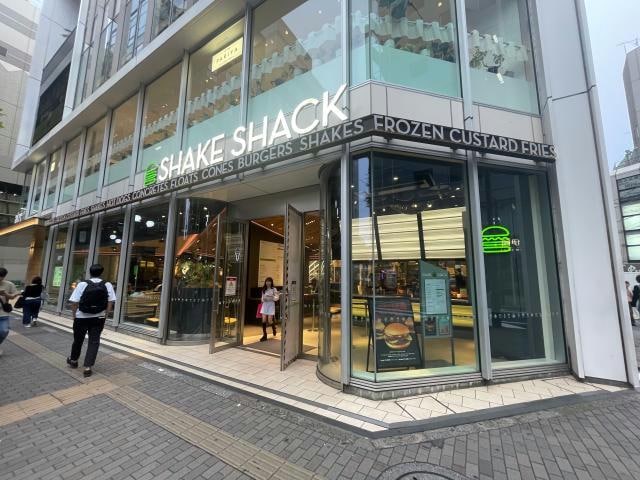 SHAKE　SHACKアトレ恵比寿店(その他飲食（ファミレスなど）)まで133m ニュ－ライフ恵比寿