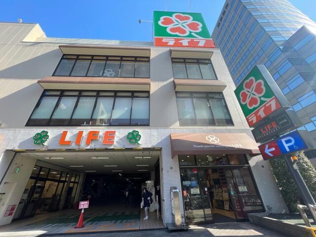 ライフ渋谷東店(スーパー)まで198m※営業時間：9:00～25:00 山手線/渋谷駅 徒歩12分 13階 築26年