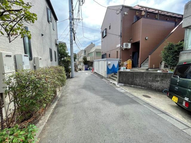 前面道路 グリーンフォレスト