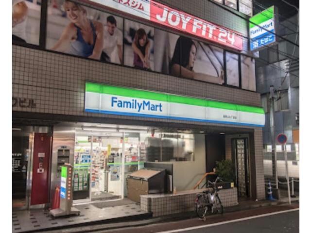 ファミリーマート南青山七丁目店(コンビニ)まで140m※コンパクト店舗 パークアクシス南青山七丁目