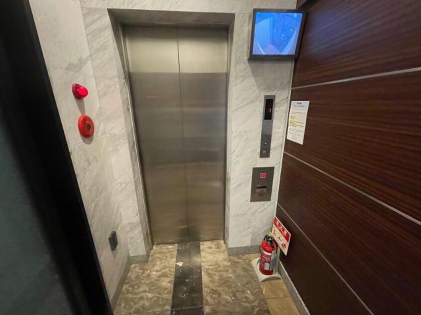 エレベーター ザ・パーククロス広尾