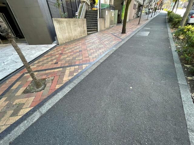 前面歩道 GRAND CONCIERGE 恵比寿