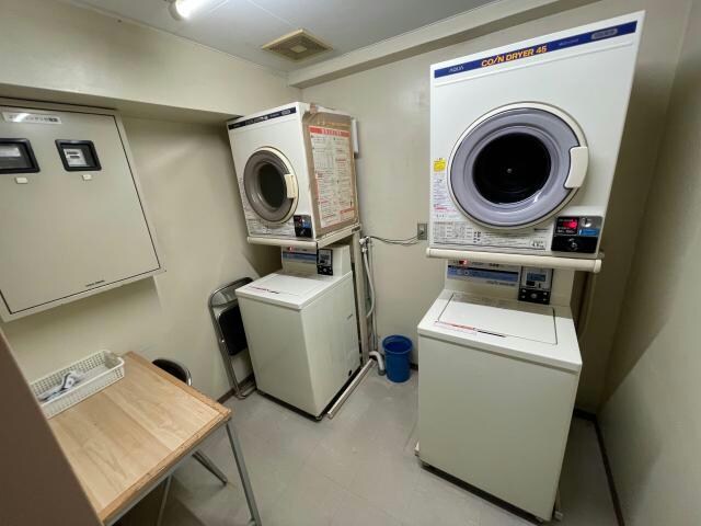 1階コインランドリー室 朝日広尾マンション