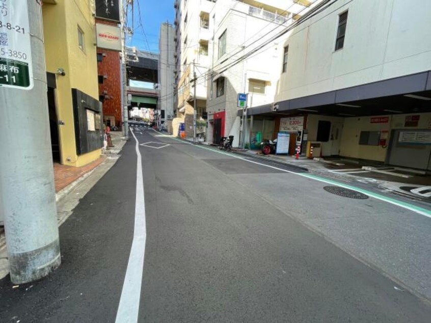前面道路 ＡＬＩＶＩＯ西麻布