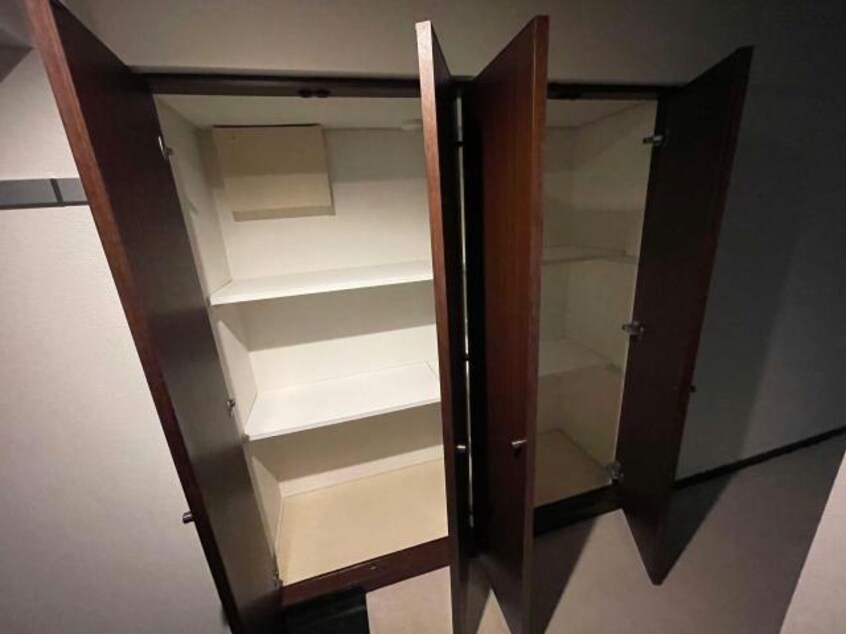 玄関収納 恵比寿ガーデンテラス弐番館