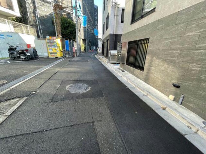 前面道路 アヴァンタージュ恵比寿