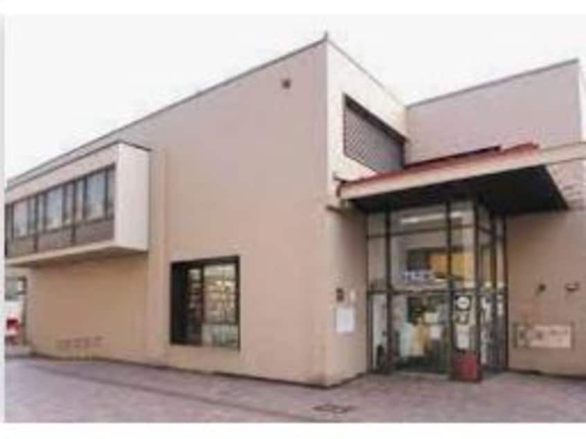 目黒区立目黒区民センター図書館(図書館)まで588m※営業時間：9:00～19:00（月・火は定休日） カーサ・ミモザ