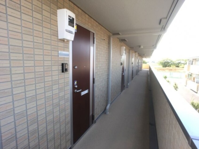 ロビー Ｒｏｙａｌ Ｗｉｔ Ｅ