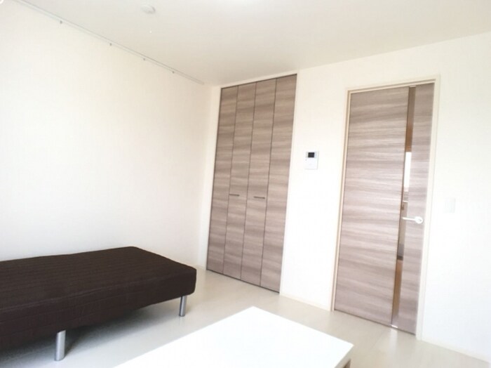 ベッドはついておりません。 Ｒｏｙａｌ Ｗｉｔ Ｅ