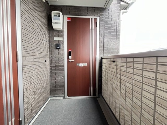 玄関ドア付近 オリーブ ガーデン