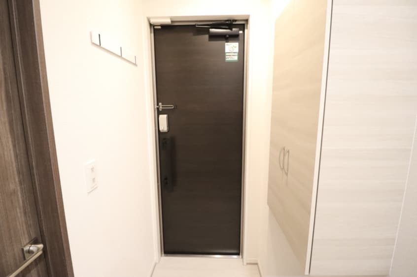 玄関 ロータスシャトー