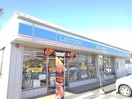 ローソン小山土塔店まで750m シャン・ド・フルールⅦ