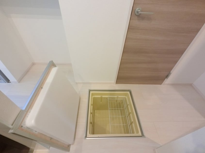 床下収納庫 ルネッタ藤