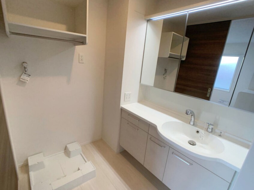 三面鏡になる洗面台 スフィーダ