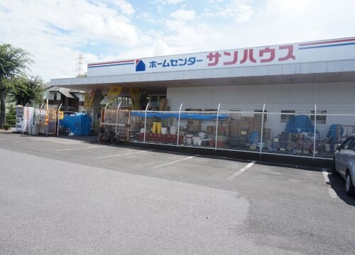 ホームセンターサンハウス自治医大店(電気量販店/ホームセンター)まで749m ユートピアロードC