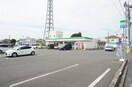 ファミリーマート 国分寺川中子店(コンビニ)まで890m コーポリリーフ　A