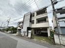 梓ビルの外観