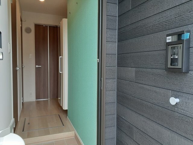 収納もある玄関です モダン・プリムローズ