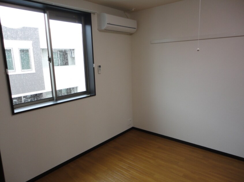 洋室（北側・エアコン付） ヴィーブル　ハイツＢ