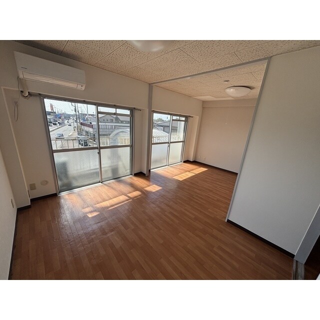 使いやすいリビングです アルバスクエア