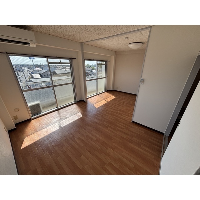 ゆったり過ごせるリビングです アルバスクエア