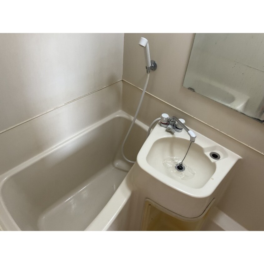 ゆったり過ごせるリビングです アルバスクエア