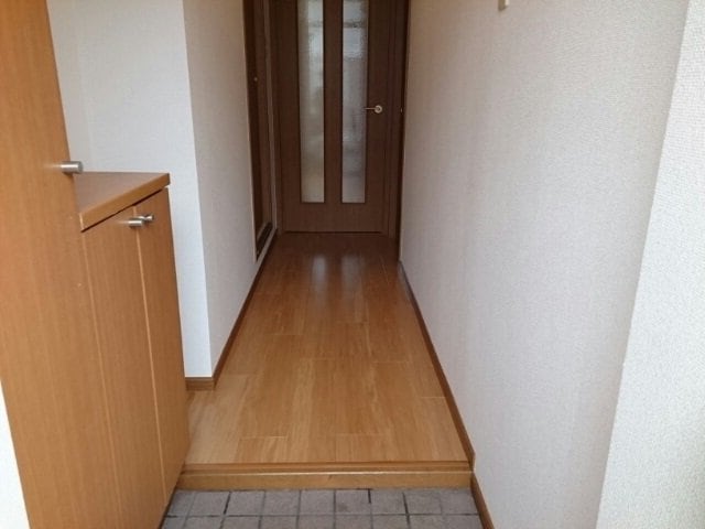 収納もある玄関です フォレスト五番館