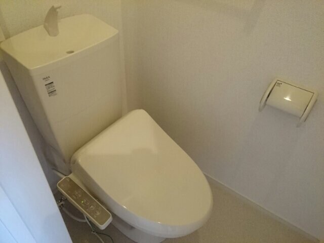 コンパクトで使いやすいトイレです エテルノ　サンシャイン