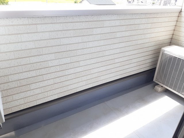 落ち着いた時間を過ごせるバルコニーです サンライト