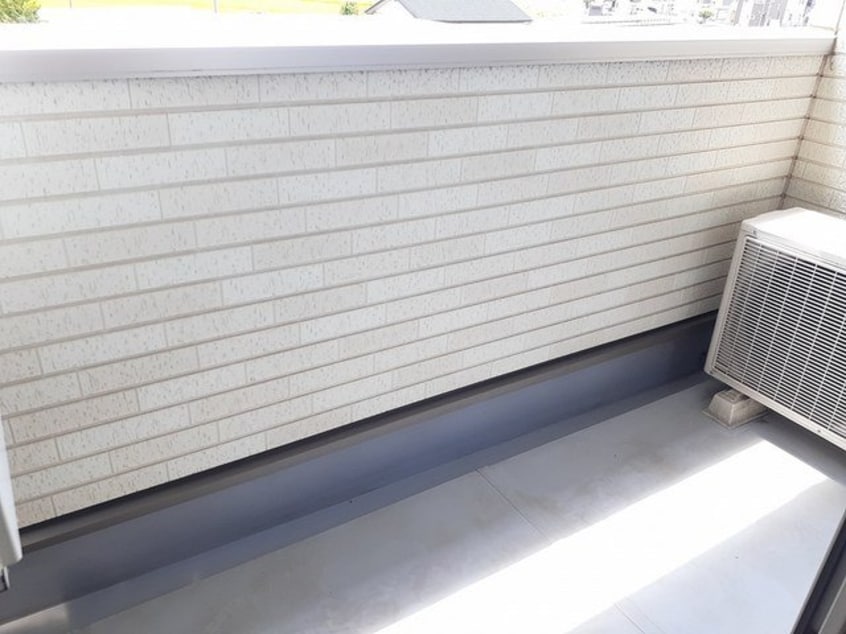 落ち着いた時間を過ごせるバルコニーです サンライト