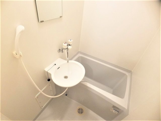 コンパクトで使いやすいお風呂です レオパレスクレール・ド・シエル