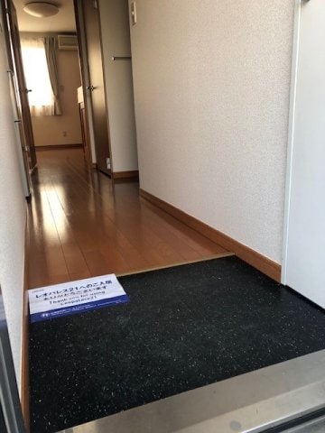 シンプルで使いやすい玄関です レオパレスクレール・ド・シエル