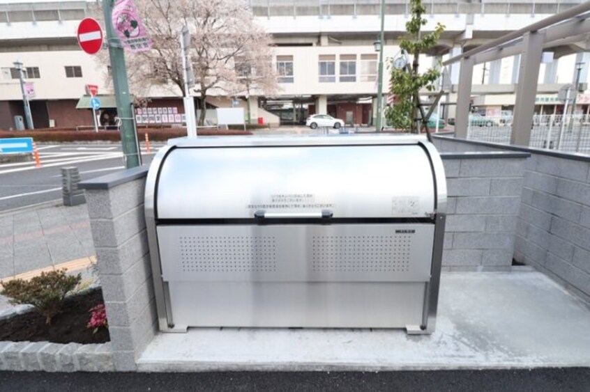ごみステーション Front of Koganei Station