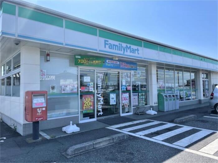 ファミリーマート真岡亀山店（1331ｍ） サングリーン Ｃ