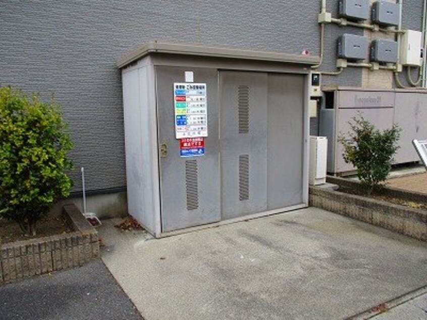 入居者様用ゴミ庫です レオパレスバレーナ紅葉