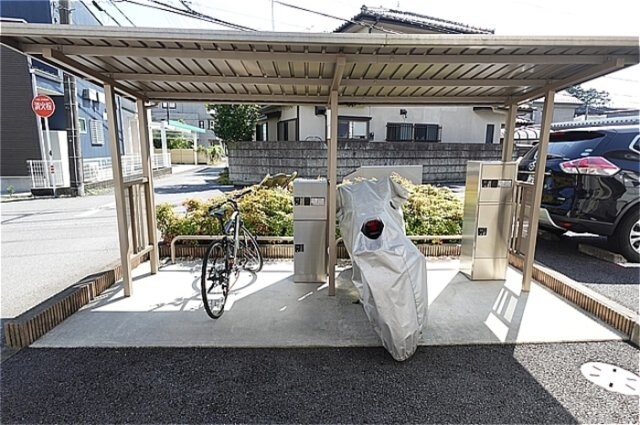 宅配ボックス付き駐輪場 リェス クラスィーヴイ