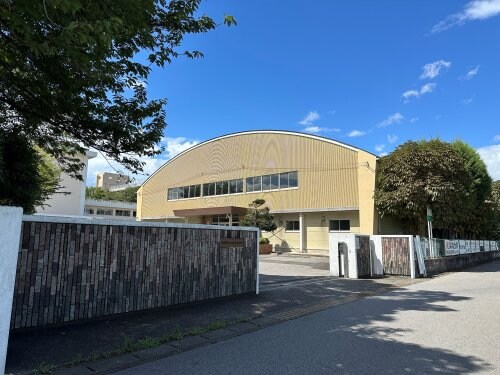 宝木中学校(中学校/中等教育学校)まで1491m リェス クラスィーヴイ