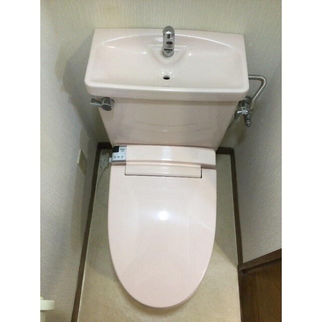 コンパクトで使いやすいトイレです 赤羽ハイツ