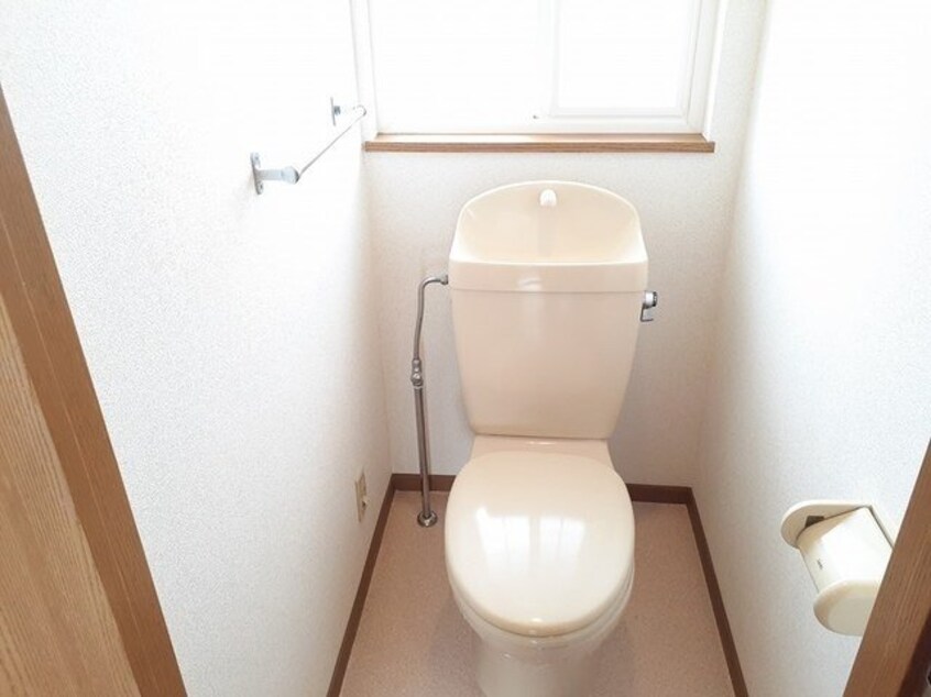 シンプルで使いやすいトイレです フォレスト・ヒルズＢ