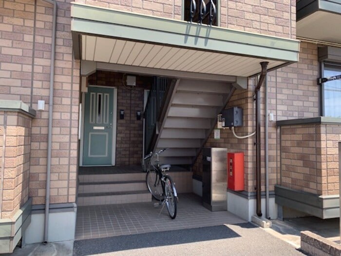 駐輪場はありませんので、階段下等をご利用下さい。 グリシーヌ･ミワ