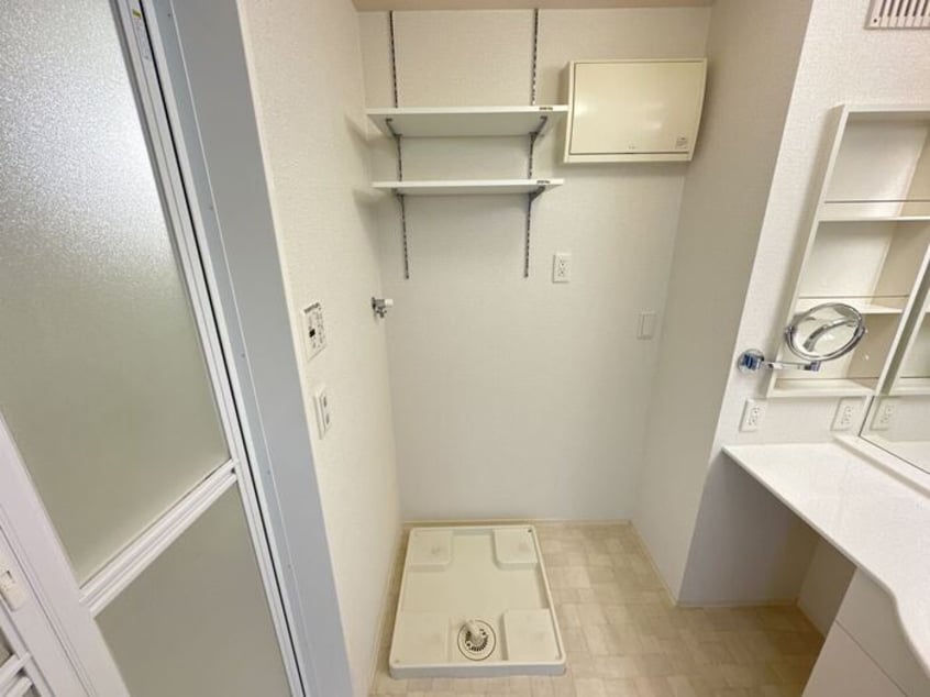 洗濯機置き場 クレストコート Ａ