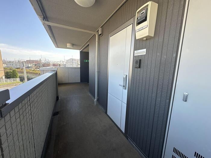 玄関前 クレストコート Ａ