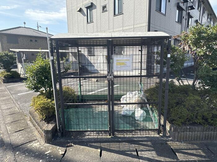 ゴミ捨て場 サニーウッド Ｂ