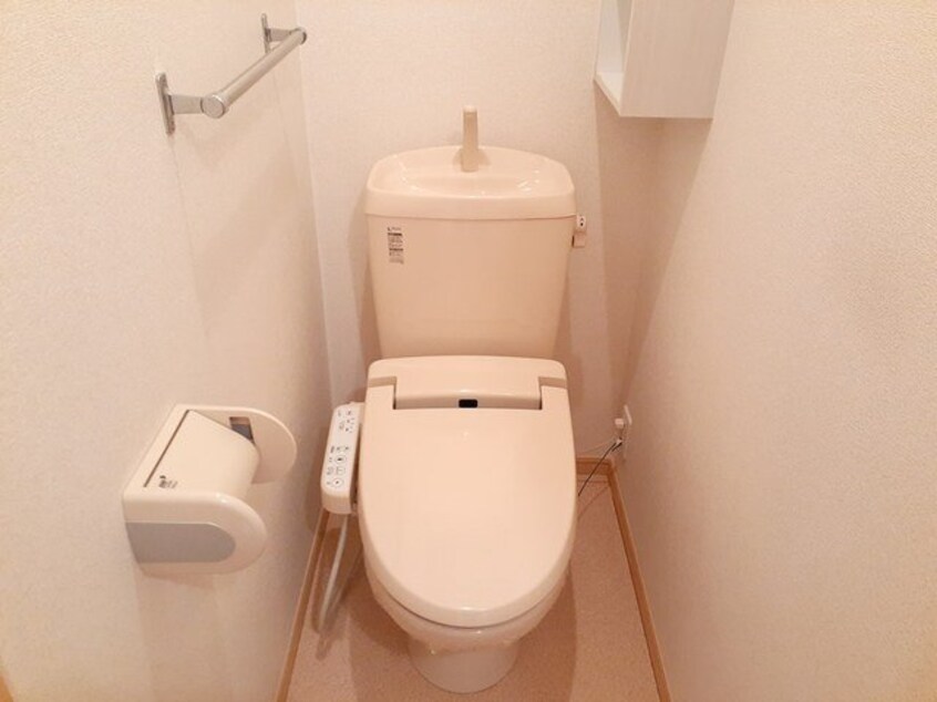 シンプルで使いやすいトイレです サンエミ　Ｃ