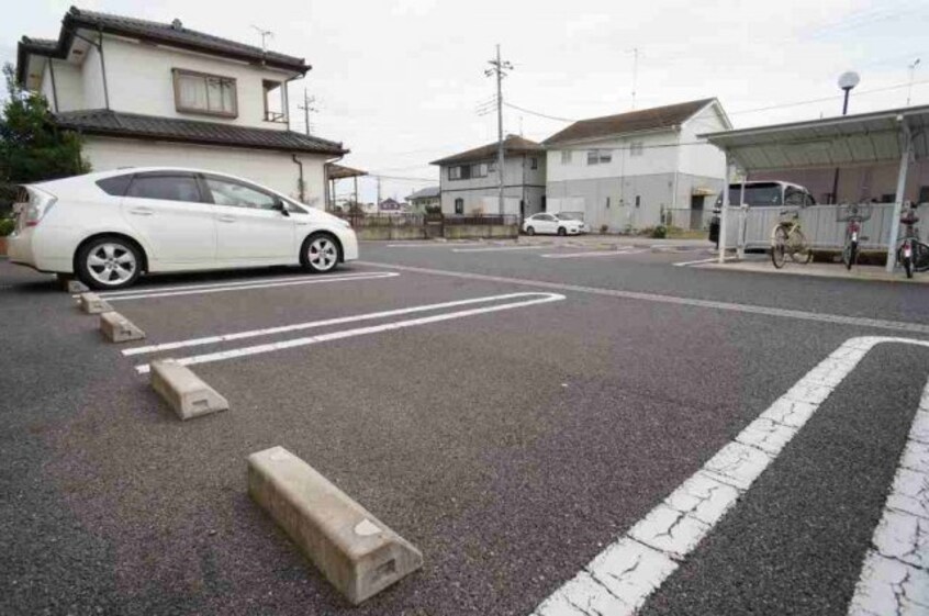 駐車場があるので、車を買う予定の方も安心です サンシャインＢ