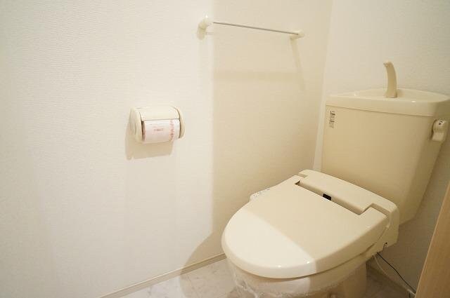 ゆったりとした空間のトイレです クアトロ