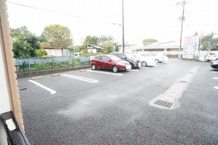 駐車場があるので、車を買う予定の方も安心です ポポラーレ